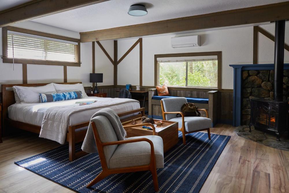 Deluxe King Room - Pet Friendly interior